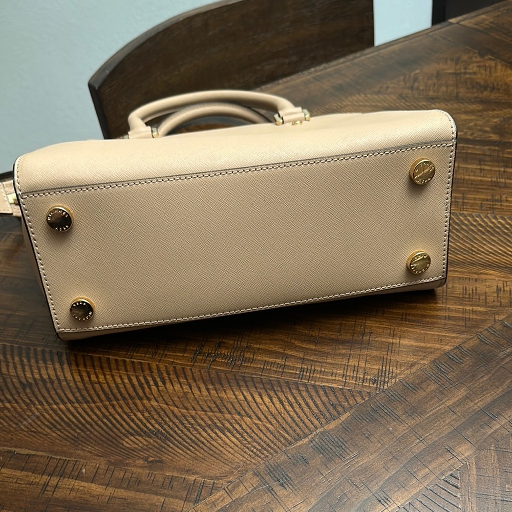 Michael Kors Tan Satchel Elegant Leather Design - Picture 5 of 7
